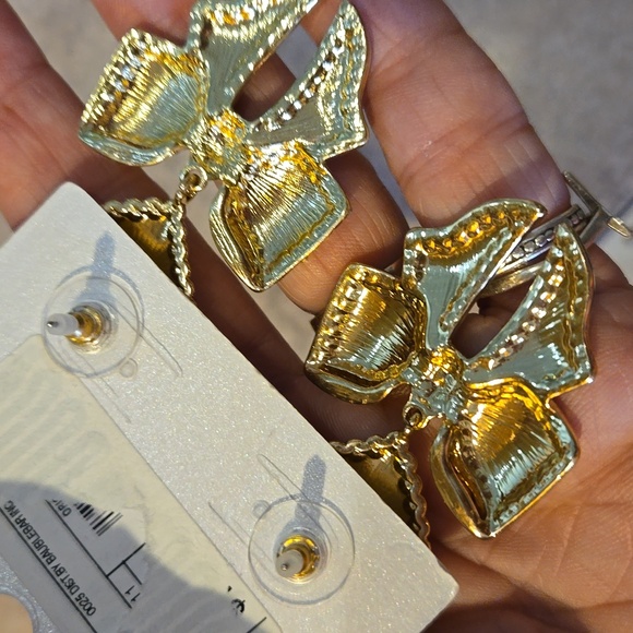 NWT Sugarfix by Bauble Bar Gold Tone Heart/Bow Dangle Earrings - Picture 4 of 6